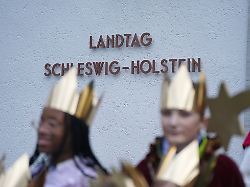 Hamburg & Schleswig-Holstein: Günther und Herbst empfangen Sternsinger in Kiel