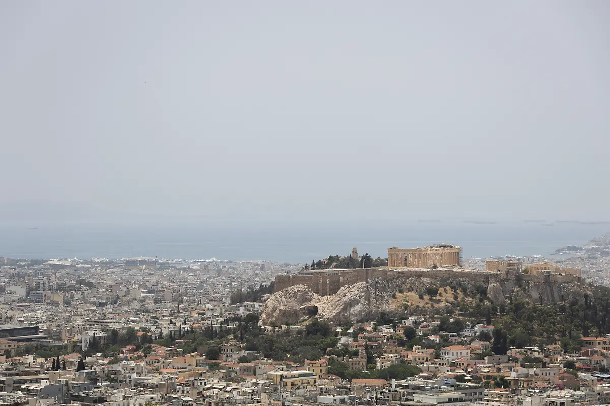 Blick-auf-die-Akropolis-vom-Lycabettus-Huegel-in-Athen