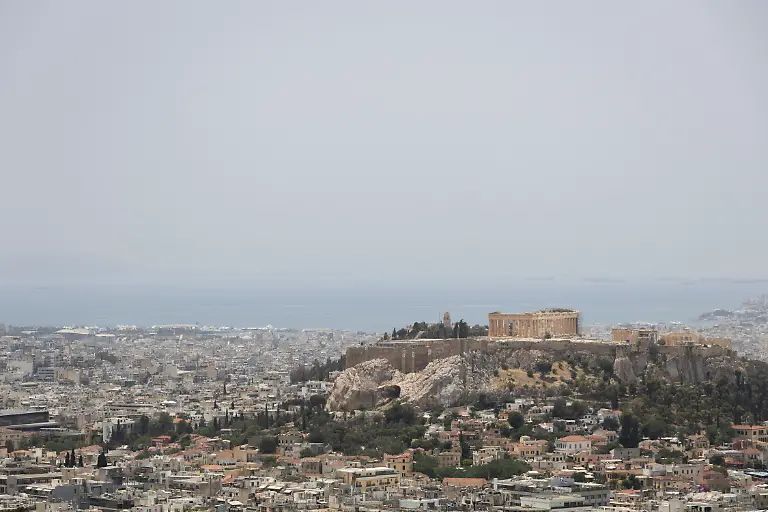 Blick-auf-die-Akropolis-vom-Lycabettus-Huegel-in-Athen