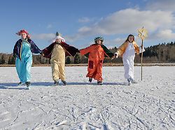 Baden-Württemberg: Mit Gewand aufs Eis – Sternsinger auf besonderer Tour