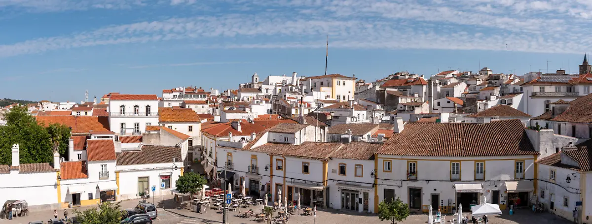 Medieval-city-center-of-Evora-Portugal