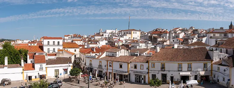 Medieval-city-center-of-Evora-Portugal