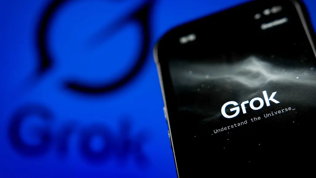 2026-01-04-15-10-48-ABBILDUNG-Die-Grok-App-auf-einem-Mobiltelefon-Elon-Musks-Chatbot-Grok-steht-weltweit-zunehmend-in-der-Kritik-wegen-sexuell-anzueglicher-Bilder-die-von-kuenstlicher-Intelligenz-generiert-werden-und-auch-Minderjaehrige-zeigen