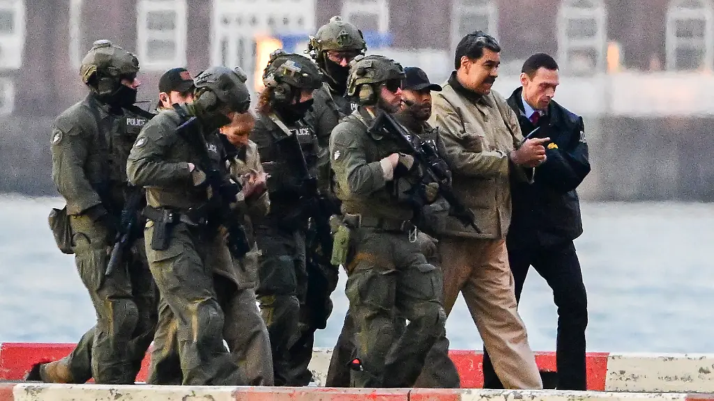 Surrounded-by-heavy-security-ousted-President-Nicolas-Maduro-of-Venezuela-and-his-wife-Cilia-Flores-arrive-at-the-Wall-Street-Heliport-in-the-New-York-City-borough-of-Manhattan-NY-to-be-transported-to-appear-in-a-New-York-court-on-Monday-January-5-2026-They-are-to-be-arraigned-as-part-of-a-Narco-Terrorism-indictment-against-them-by-the-United-States-Government-Photo-by-Kyle-Mazza-CNP-ABACAPRESS