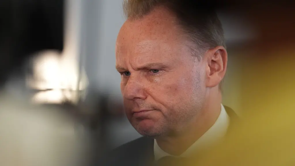 Die-Innenbehoerde-die-von-Andy-Grote-SPD-geleitet-wird-sieht-nach-dem-Brandanschlag-in-Berlin-keine-Gefaehrdung-in-Hamburg