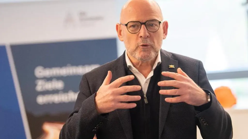 Winfried-Hermann-Gruene-Verkehrsminister-von-Baden-Wuerttemberg