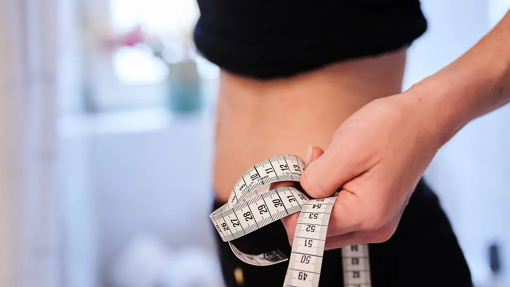 Essstoerungen-bei-Maedchen-und-jungen-Frauen-haben-in-Sachsen-in-den-vergangenen-Jahren-stark-zugenommen-Symbolbild