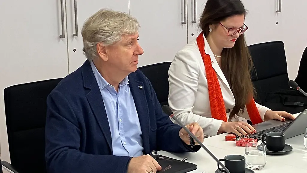 Die-Landtagsabgeordneten-Jouleen-Gruhn-und-Andre-von-Ossowski-traten-nach-internem-Streit-aus-der-BSW-Fraktion-aus-Das-teilten-beide-am-Vormittag-in-Potsdam-mit-Damit-hat-die-Koalition-aus-SPD-und-BSW-formell-keine-Zwei-Stimmen-Mehrheit-mehr-wie-bisher