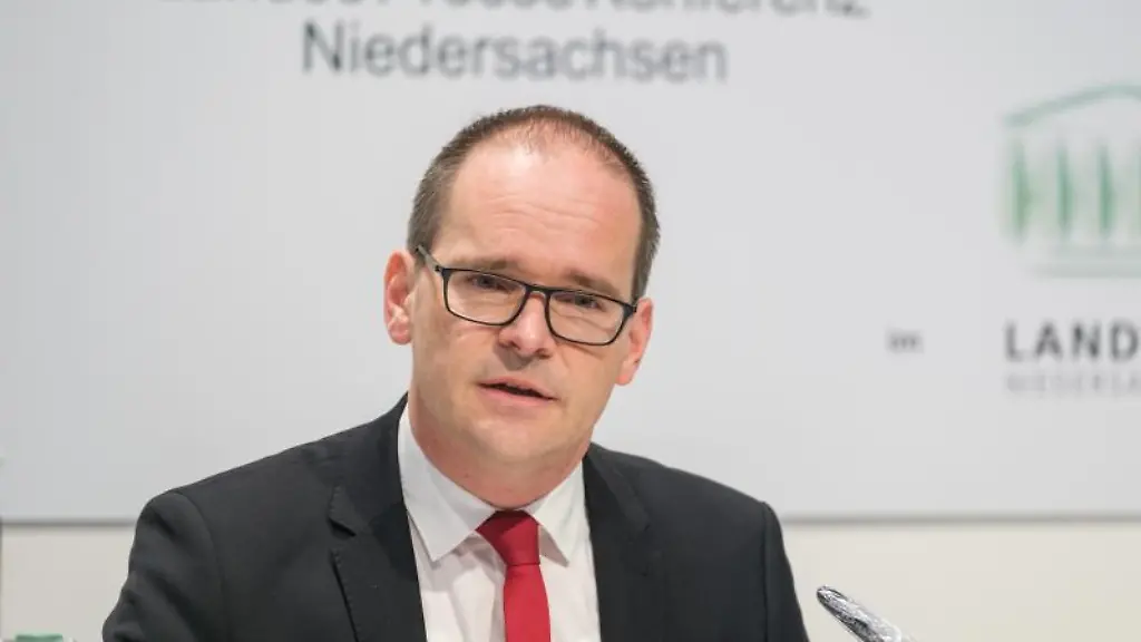 Niedersachsens-Kultusminister-Grant-Hendrik-Tonne-SPD-spricht