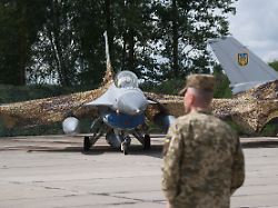 Neue Luftkampftaktiken: Ukrainische F-16-Piloten: "Dieser Krieg ist grundlegend anders"