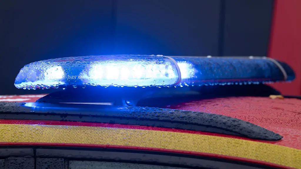 Mit-Stickstoff-will-die-Feuerwehr-den-Schwelbrand-im-Bautzner-Ortsteil-Teichnitz-loeschen
