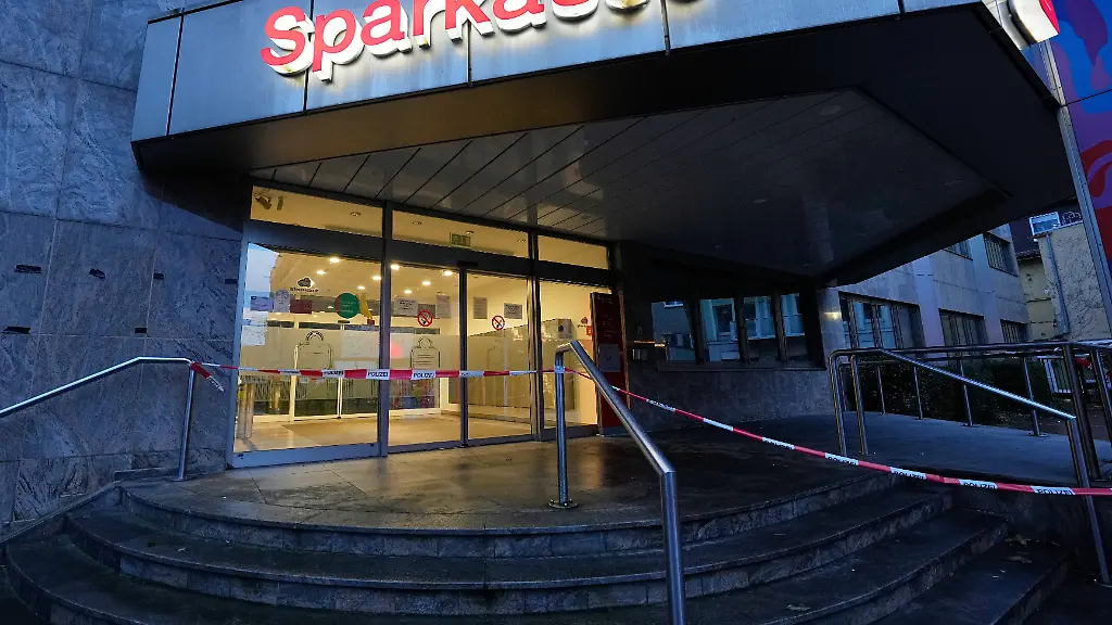 Barrier-tape-secures-the-closed-Sparkasse-savings-bank-branch-in-the-Buer-district-in-Gelsenkirchen-Germany-Thursday-January-1-2026-following-a-break-in-into-the-bank-s-vault-during-the-Christmas-holidays