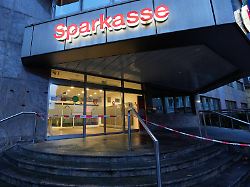 "Kein Verdacht gegen irgendwen": Polizei durchsucht Gelsenkirchener Sparkasse