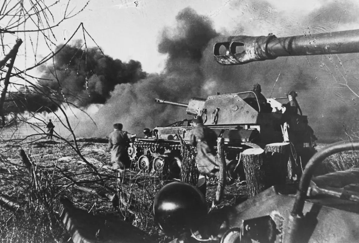 East-Prussia-Germany-April-6-9-1945-Soviet-tank-crops-take-part-in-the-Battle-of-Konigsberg-during-World-War-II-The-exact-date-of-the-photograph-is-unknown-The-highest-quality-available