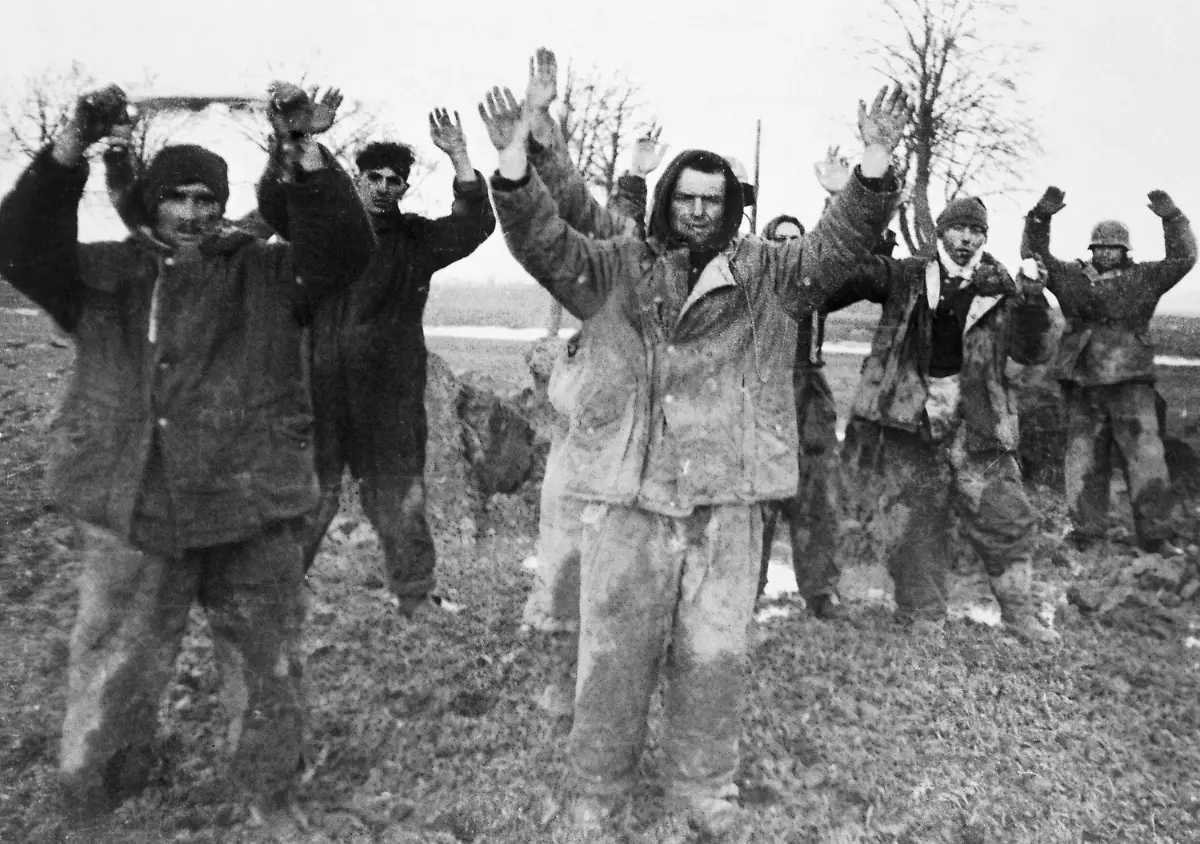 WWII-NAZI-SOLDIERS-SURRENDER-2005-10-04-1945-Nazi-soldiers-raise-their-hands-to-surrender-East-Prussia
