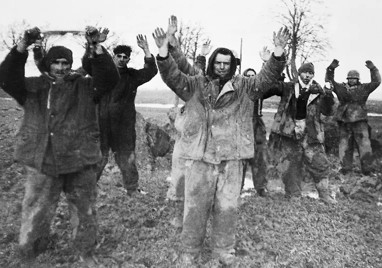 WWII-NAZI-SOLDIERS-SURRENDER-2005-10-04-1945-Nazi-soldiers-raise-their-hands-to-surrender-East-Prussia