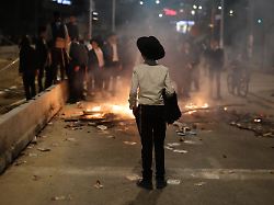 Bus überfährt Demonstranten: Tausende Ultraorthodoxe protestieren gegen Wehrpflicht