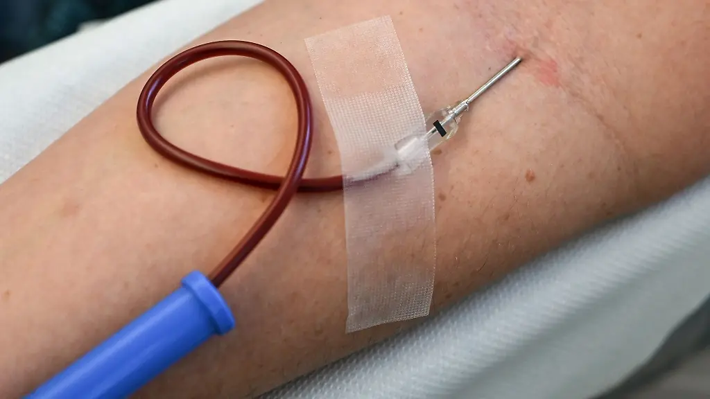 In-Berlin-und-Brandenburg-werden-laut-DRK-jeden-Werktag-zwischen-600-und-800-Blutspenden-benoetigt