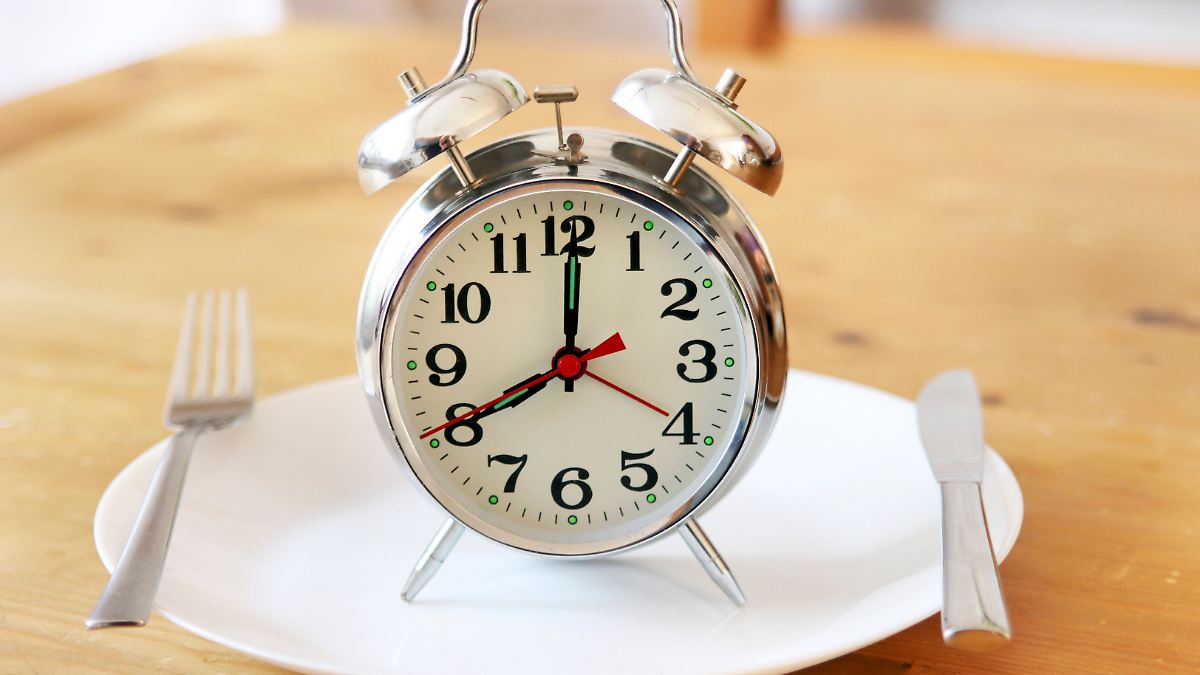 Fr-hes-oder-sp-tes-Essen-Wann-16-8-Intervallfasten-den-Fettstoffwechsel-beeinflusst