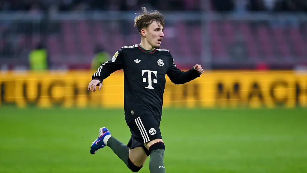 Fussball-Testspiele-FC-Red-Bull-Salzburg-FC-Bayern-Muenchen-in-der-Red-Bull-Arena-Lennart-Karl-Bayern-Muenchen-in-Aktion