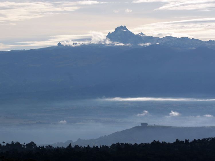 Auf dem Hochplateau im Bezirk Laikipia kann man in der Ferne den Gipfel des Mount Kenya sehen.