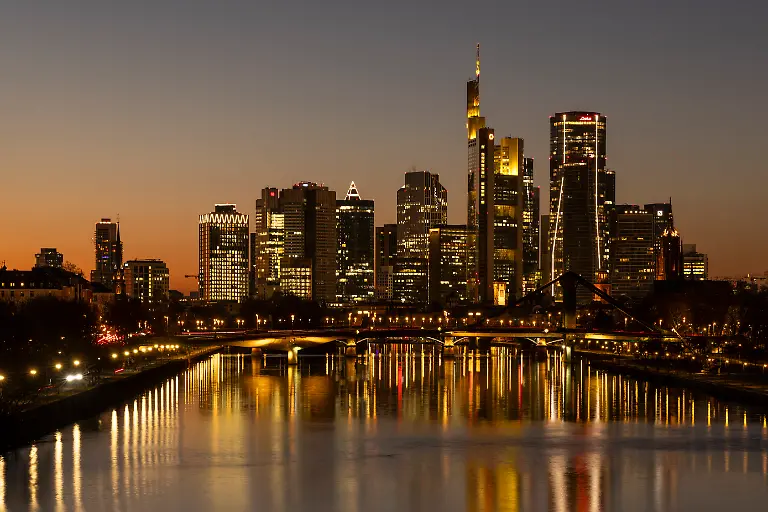 Frankfurt-am-Main-Deutschherrnbr-cke-30-12