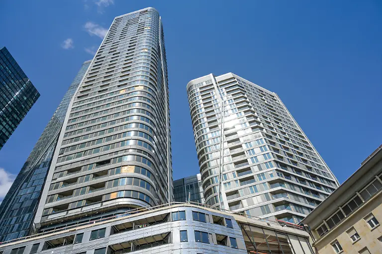 Neubauten-FOUR-Frankfurt-Grosse-Gallusstrasse-Bankenviertel-Frankfurt-am-Main-Hessen-Deutschland