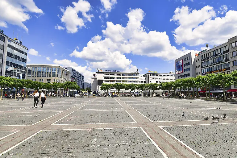 Platz-Konstablerwache-im-modernen-Stadtzentrum-von-Frankfurt-Frankfurt-am-Main-Deutschland-Europa