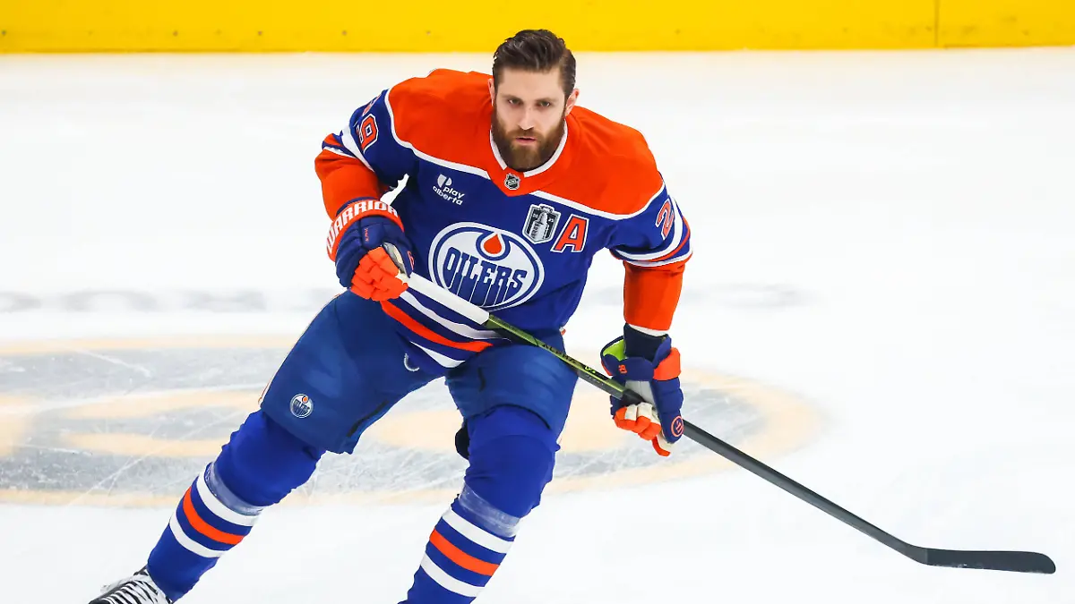 NHL-Eishockey-Herren-USA-Stanley-Cup-Final-Florida-Panthers-at-Edmonton-Oilers-Jun-14-2025-Edmonton-Alberta-CAN-Edmonton-Oilers-center-Leon-Draisaitl-29-skates-during-the-warmup-period-against-the-Florida-Panthers-in-game-five-of-the-2025-Stanley-Cup-Final-at-Rogers-Place
