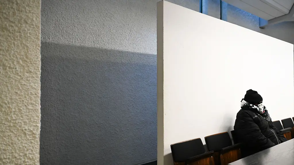 Ein-Polizeibeamter-soll-in-die-Machenschaften-der-Mafia-verstrickt-gewesen-sein