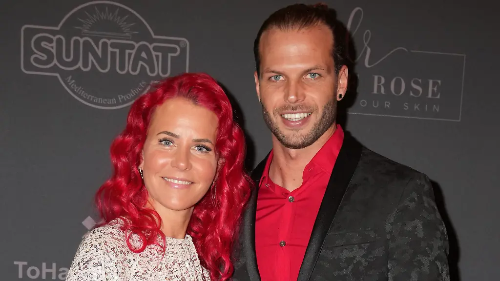Dennis-und-Dana-Diekmeier-bei-der-All-Together-Charity-Gala-am-03-12-2024-im-Wintervariete-Heidelberg