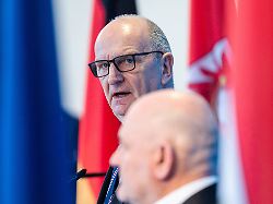 Koalition-Aus in Brandenburg : Woidke verzichtet auf Urlaub und teilt gegen BSW aus