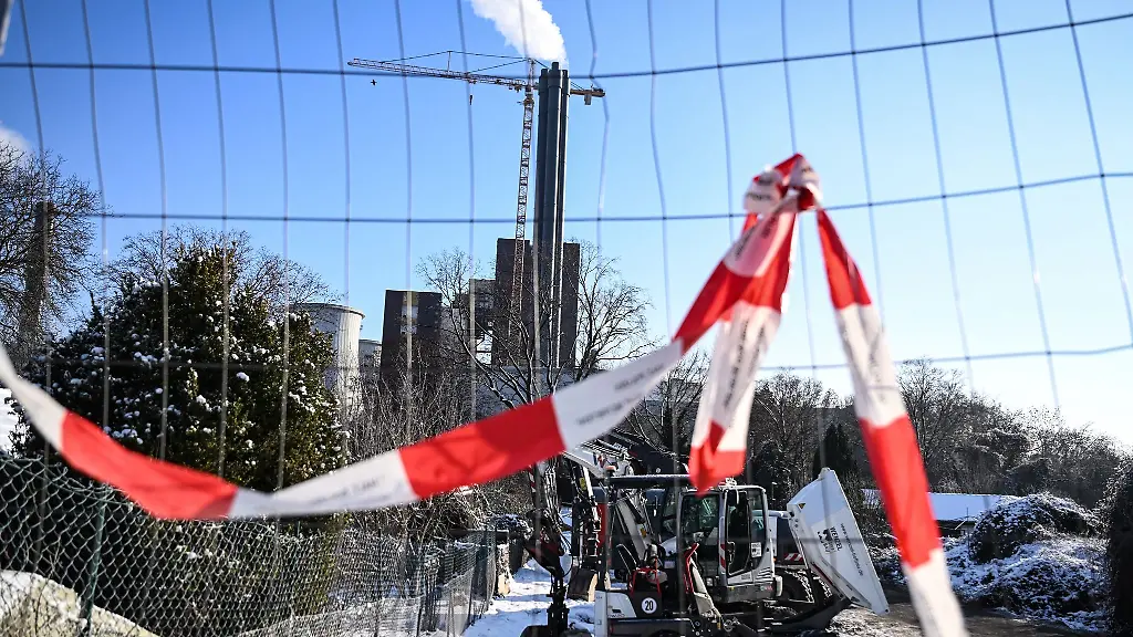 Ein-Brandanschlag-auf-eine-Kabelbruecke-verursachte-den-Ausfall