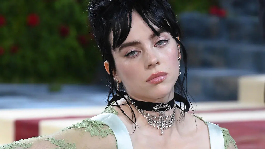 DECEMBER-14th-2024-Singer-Billie-Eilish-not-seriously-injured-after-she-is-struck-in-the-face-while-performing-on-stage-by-an-object-thrown-by-an-audience-member-during-a-concert-in-Glendale-Arizona-File-Photo-by-zz-DPRF-STAR-MAX-IPx-2022-5-2-22-Billie-Eilish-at-the-2022-Costume-Institute-Benefit-Gala-celebrating-the-opening-of-In-America-An-Anthology-of-Fashion-held-on-May-2-2022-at-The-Metropolitan-Museum-of-Art-in-New-York-City