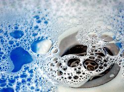 Hausmittel und Pömpel: Rohr frei! So werden Sie Verstopfungen in der Spüle los