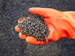 Wider den Rutschbahnen: Hier sind die straffreien Alternativen zu Streusalz