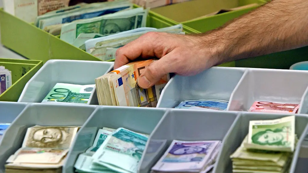 Deutschland-gehoert-zu-den-Laendern-im-Euroraum-in-denen-der-Umtausch-der-alten-nationalen-Waehrung-in-Euro-zeitlich-unbegrenzt-moeglich-ist