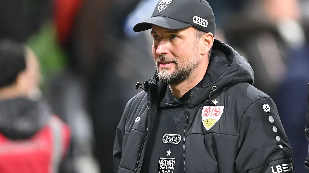 Trainer-Sebastian-Hoeness-und-der-VfB-sind-am-Samstag-in-Leverkusen-zu-Gast