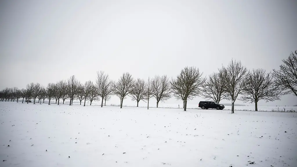 Fuer-Freitag-sind-viel-Schnee-und-Sturm-angekuendigt-Die-Landkreise-Nordwestmecklenburg-und-Ludwigslust-Parchim-haben-den-Schulbusverkehr-deshalb-abgesagt