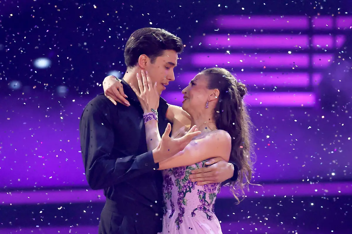 Golfprofi-Diego-Pooth-und-Taenzerin-Ekaterina-Leonova-gewinnen-das-Finale-der-18-Staffel-der-RTL-Tanzshow-Lets-Dance-im-Coloneum-Koeln-23-05