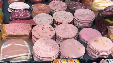 557696300
