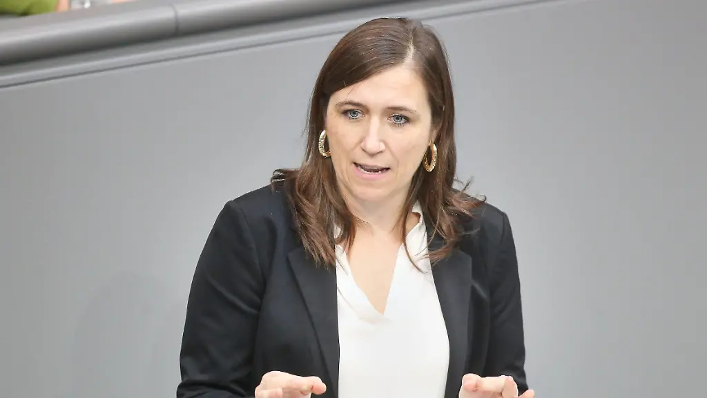 Berlin-Deutschland-Deutscher-Bundestag-40