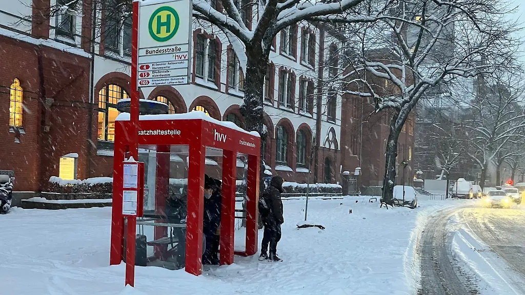 Lohnt-sich-das-Warten-auf-den-Bus-In-vielen-Faellen-schon