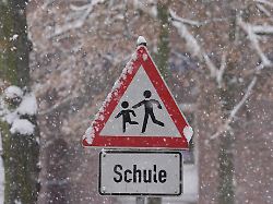 Gefahr durch Sturmtief "Elli": Mehrere Bundesländer verzichten auf Präsenzunterricht an Schulen