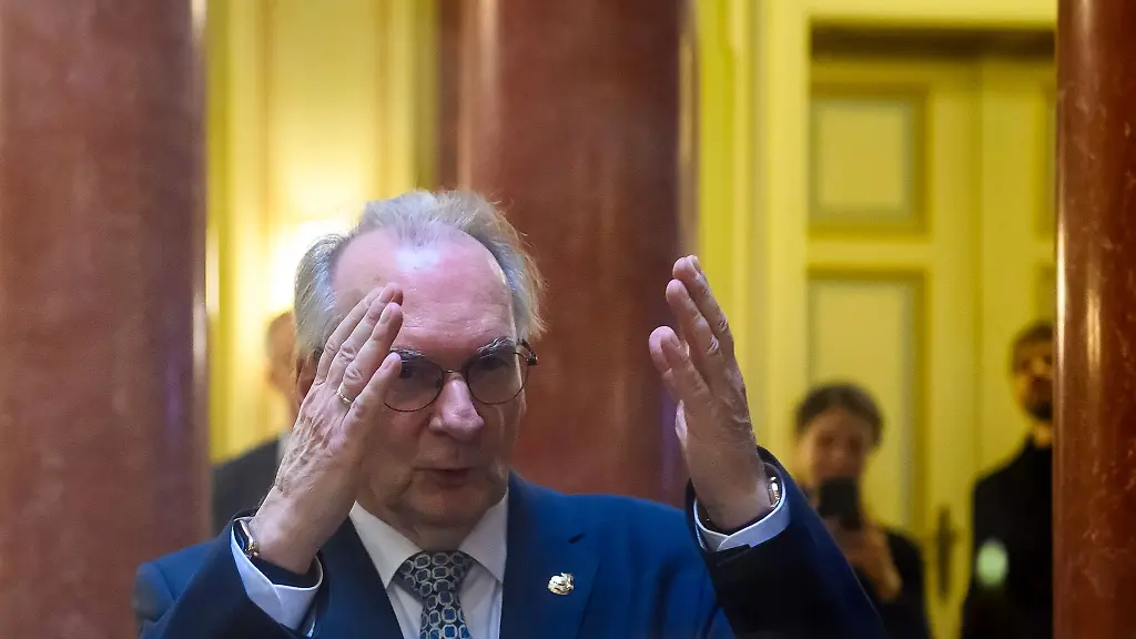 Sachsen-Anhalts-Ministerpraesident-Reiner-Haseloff-CDU-koennte-sich-vorzeitig-aus-dem-Amt-zurueckziehen