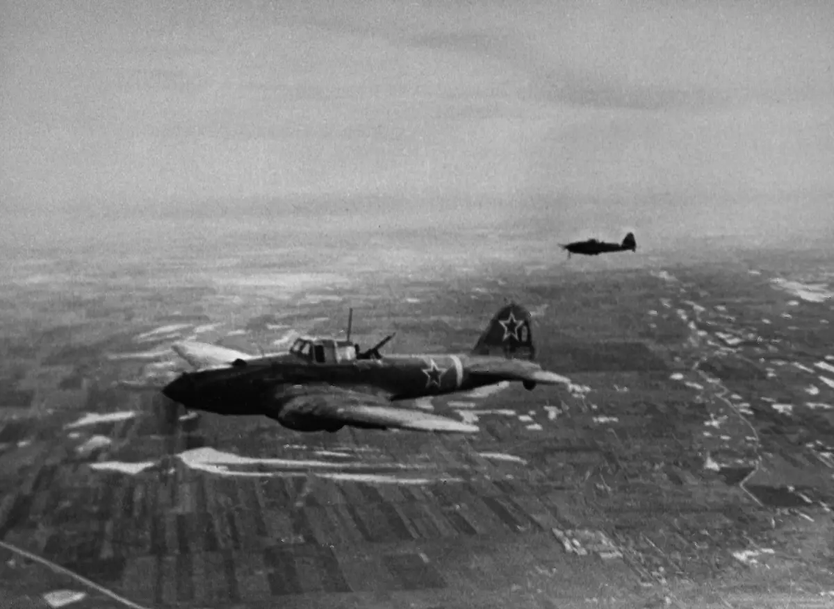 The-Great-Patriotic-War-of-1941-1945-606704-01-01-1945-The-Great-Patriotic-War-of-1941-1945-Soviet-fighter-bombers-are-flying-toward-Budapest-3rd-Ukrainian-Front-January-1945