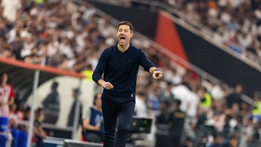 Xabi-Alonso-seen-during-Spanish-Supercup-Semifinal-game-between-Club-Atletico-de-Madrid-and-Real-Madrid-Maciej-Rogowski-Ball-Raw-Images-Jeddah-King-Abdullah-Sports-City-Saudi-Arabia-Copyright-xMaciejxRogowskix-ROG-ATMvsRMA-119