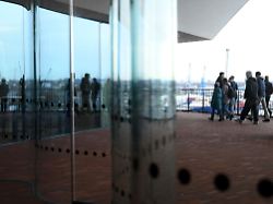 Hamburg & Schleswig-Holstein: Plaza der Elbphilharmonie bleibt trotz Winterwetter geöffnet