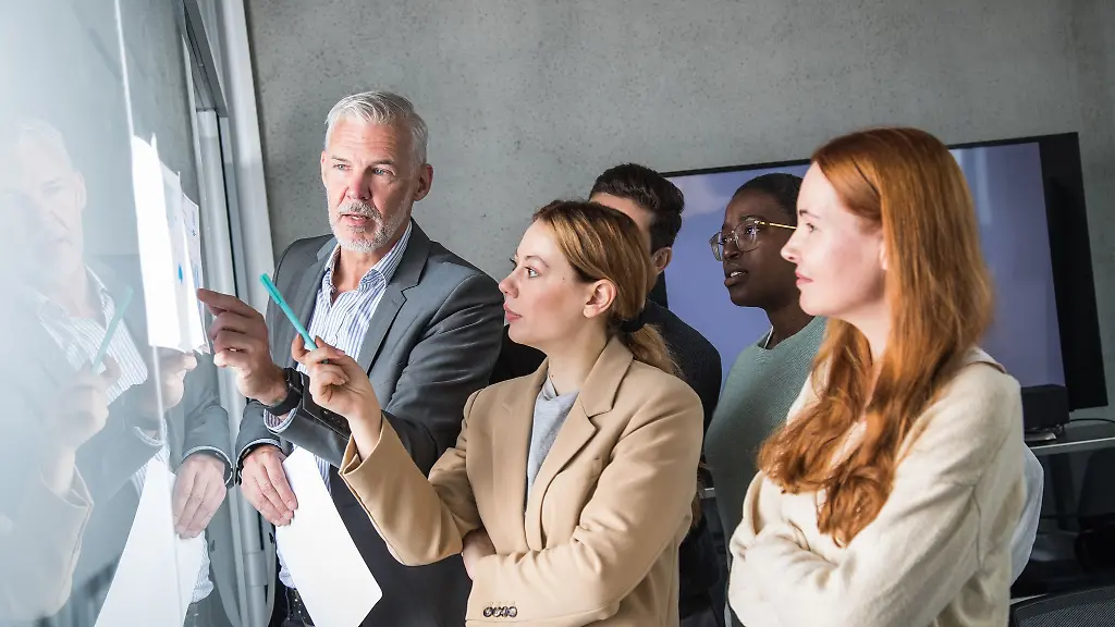 Wie-will-ich-arbeiten-Wer-will-ich-sein-Bei-einem-Karrierekompass-geht-es-um-grundsaetzliche-Fragen