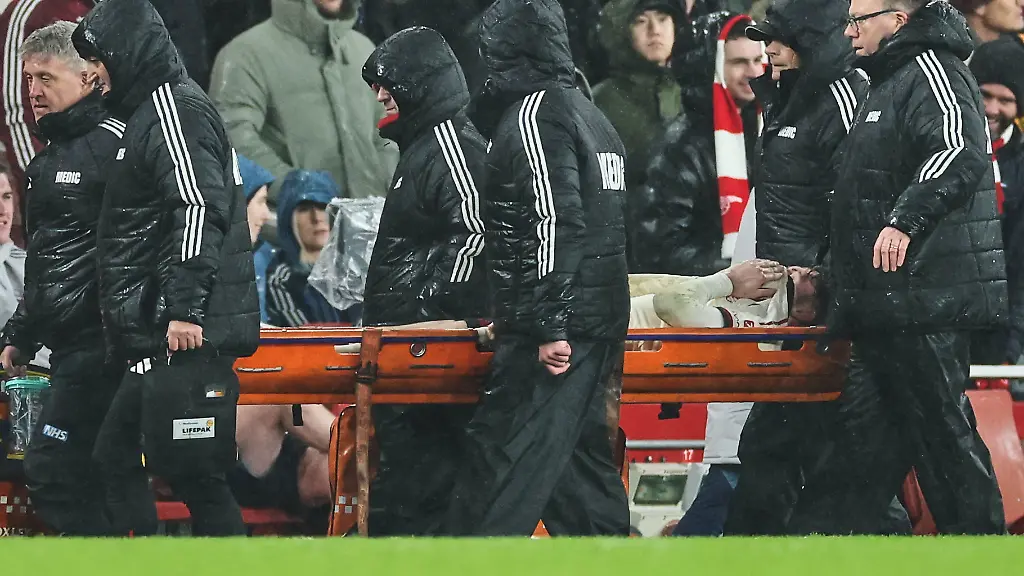 Liverpool-s-Conor-Bradley-is-taken-off-the-pitch-during-the-English-Premier-League-soccer-match-between-Arsenal-and-Liverpool-in-London-Thursday-Jan-8-2026